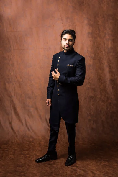 Індійський Наречений Носить Етнічний Або Традиційний Одяг Модель Чоловічої Моди — стокове фото