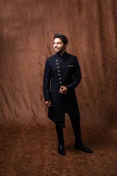 Індійський Наречений Носить Етнічний Або Традиційний Одяг Модель Чоловічої Моди — стокове фото