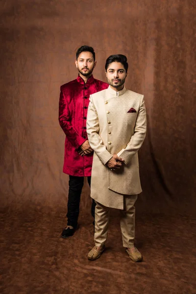 Twee Indiase Mannen Draagt Etnische Traditionele Kleding Mannelijke Mode Modellen — Stockfoto