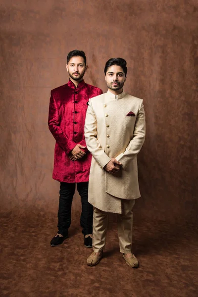 Twee Indiase Mannen Draagt Etnische Traditionele Kleding Mannelijke Mode Modellen — Stockfoto