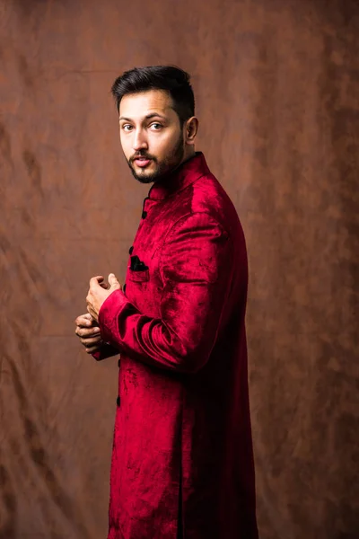 Indiska Män Traditionell Klädsel Eller Kurta Pyjamasdukar Manlig Modell Sherwani — Stockfoto