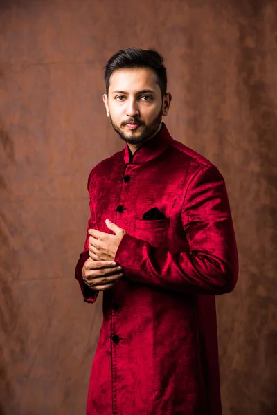 Indiska Män Traditionell Klädsel Eller Kurta Pyjamasdukar Manlig Modell Sherwani — Stockfoto