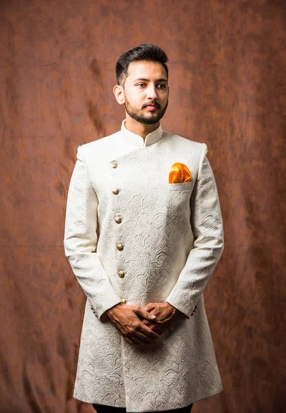 Uomo Indiano Abbigliamento Tradizionale Kurta Pigiama Panni Modello Moda Maschile — Foto Stock
