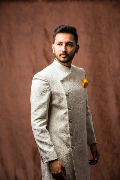 Indiska Män Traditionell Klädsel Eller Kurta Pyjamasdukar Manlig Modell Sherwani — Stockfoto