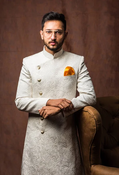 Indiase Man Traditionele Kleding Kurta Pyjama Doeken Mannelijke Mode Model — Stockfoto