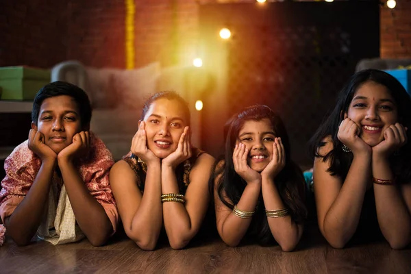 Niños Indios Celebrando Diwali Deepawali Bhai Dooj Rakhi Raksha Bandhan — Foto de Stock