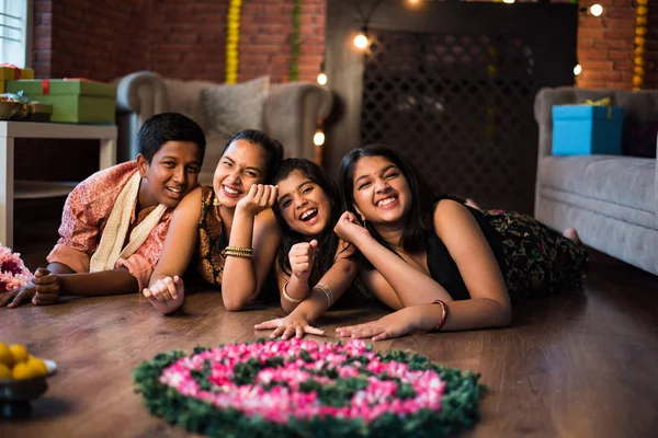 Bambini Indiani Che Celebrano Diwali Deepawali Bhai Dooj Rakhi Raksha — Foto Stock