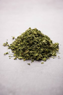 Kasuri Methi / Kasoori Methi veya Trigonella Foenum Graecum olarak da bilinen kurutulmuş çemen yaprağı.
