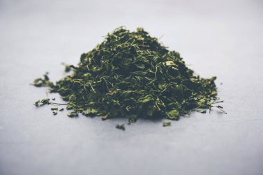 Kasuri Methi / Kasoori Methi veya Trigonella Foenum Graecum olarak da bilinen kurutulmuş çemen yaprağı.