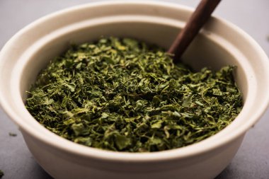 Kasuri Methi / Kasoori Methi veya Trigonella Foenum Graecum olarak da bilinen kurutulmuş çemen yaprağı.