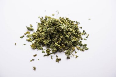 Kasuri Methi / Kasoori Methi veya Trigonella Foenum Graecum olarak da bilinen kurutulmuş çemen yaprağı.