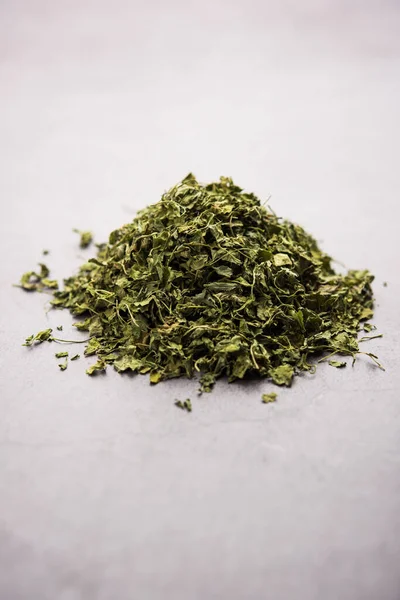 Kasuri Methi / Kasoori Methi veya Trigonella Foenum Graecum olarak da bilinen kurutulmuş çemen yaprağı.