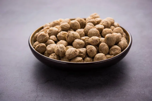 Chunks Soja Crua Carne Soja Para Veganos Isolados Fundo Colorido — Fotografia de Stock