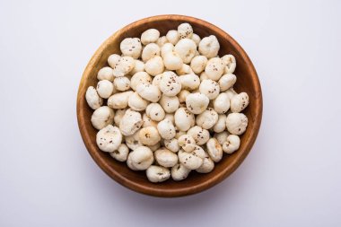 Nilüfer tohumu ya da tilki fındığı olarak da bilinen Makhana, Hindistan 'dan gelen popüler kuru atıştırmalıklardır. seçici odak