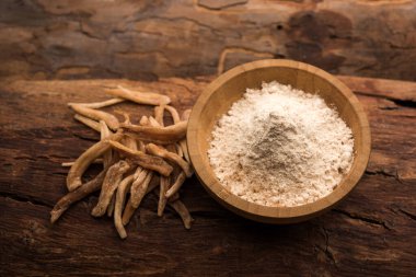 Ayurvedic Güçlü Bitki Musli - Toz ve Ham şeklinde Safed Moosli veya Swetha Musli olarak da bilinir.