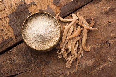 Ayurvedic Güçlü Bitki Musli - Toz ve Ham şeklinde Safed Moosli veya Swetha Musli olarak da bilinir.