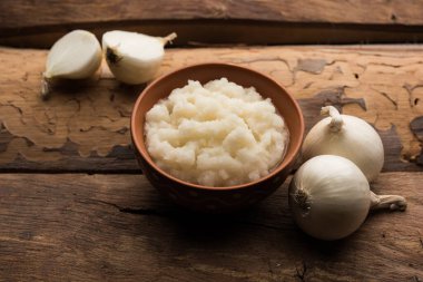 Beyaz soğan püresi veya Güvenli Pyaj ka macunu, önemli bir besin kaynağı.