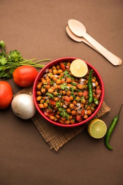 Kara Nohut Chaat ya da Kala Chana Chat tarifi Hindistan 'da popüler bir aperatif tarifidir. seçici odak