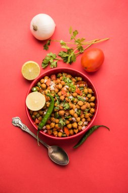 Kara Nohut Chaat ya da Kala Chana Chat tarifi Hindistan 'da popüler bir aperatif tarifidir. seçici odak