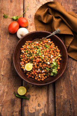 Kara Nohut Chaat ya da Kala Chana Chat tarifi Hindistan 'da popüler bir aperatif tarifidir. seçici odak