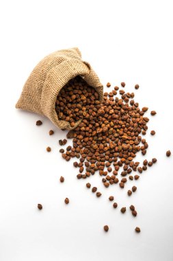 Siyah Bezelye ya da Kala Chana bir kasede, seçici bir odak