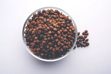 Siyah Bezelye ya da Kala Chana bir kasede, seçici bir odak