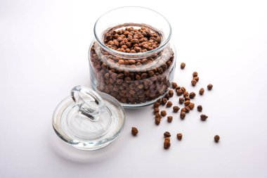Siyah Bezelye ya da Kala Chana bir kasede, seçici bir odak