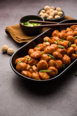 Soya Mançurya 'yı kurutur ya da sosla.