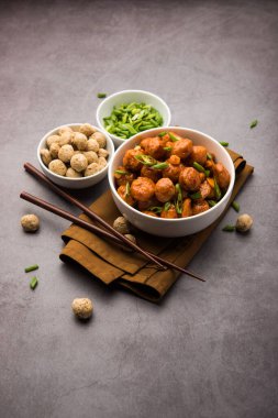 Soya Mançurya 'yı kurutur ya da sosla.