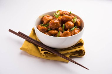 Soya Mançurya 'yı kurutur ya da sosla.