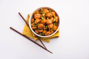 Soya Mançurya 'yı kurutur ya da sosla.