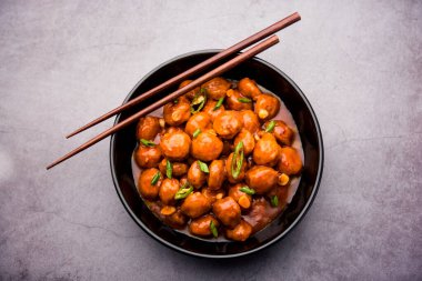 Soya Mançurya 'yı kurutur ya da sosla.