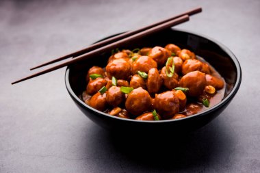 Soya Mançurya 'yı kurutur ya da sosla.