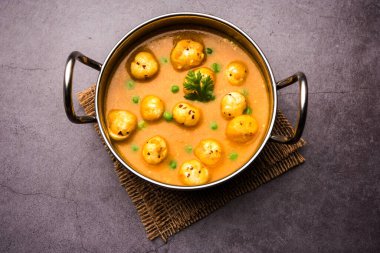 Phool Makhana Matar Gravy Sabzi veya Lotus Seeds bezelye körisi Hint tarifi.