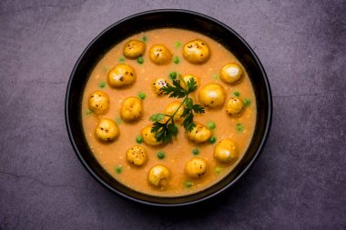Phool Makhana Matar Gravy Sabzi veya Lotus Seeds bezelye körisi Hint tarifi.