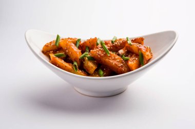 Çıtır Bal Biberli Patates Hint Çin mutfağından süper bağımlılık yapan bir aperatiftir.