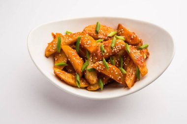 Çıtır Bal Biberli Patates Hint Çin mutfağından süper bağımlılık yapan bir aperatiftir.