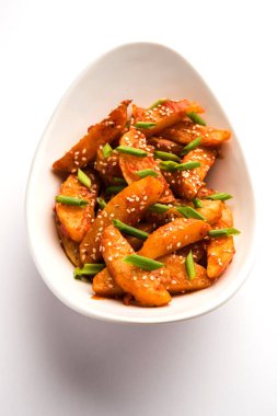 Çıtır Bal Biberli Patates Hint Çin mutfağından süper bağımlılık yapan bir aperatiftir.