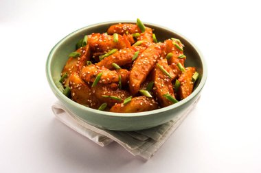 Çıtır Bal Biberli Patates Hint Çin mutfağından süper bağımlılık yapan bir aperatiftir.