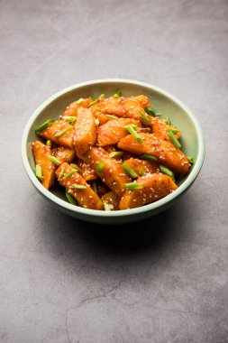 Çıtır Bal Biberli Patates Hint Çin mutfağından süper bağımlılık yapan bir aperatiftir.