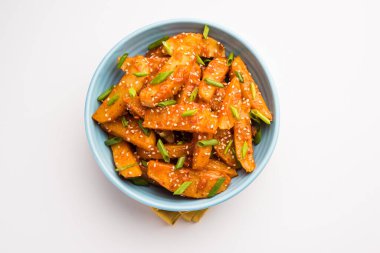 Çıtır Bal Biberli Patates Hint Çin mutfağından süper bağımlılık yapan bir aperatiftir.