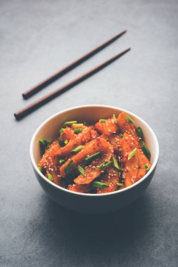 Çıtır Bal Biberli Patates Hint Çin mutfağından süper bağımlılık yapan bir aperatiftir.