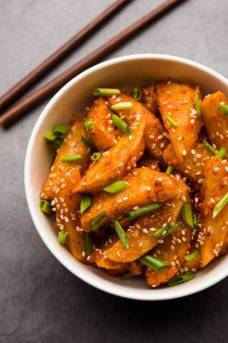 Çıtır Bal Biberli Patates Hint Çin mutfağından süper bağımlılık yapan bir aperatiftir.