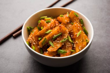 Çıtır Bal Biberli Patates Hint Çin mutfağından süper bağımlılık yapan bir aperatiftir.