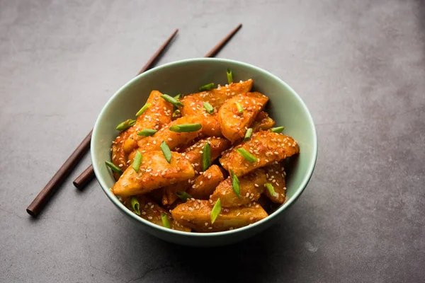 Crispy Honey Chilli Potatoes Super Addictive Snack Indian Chinese Cuisine — Stock Photo, Image
