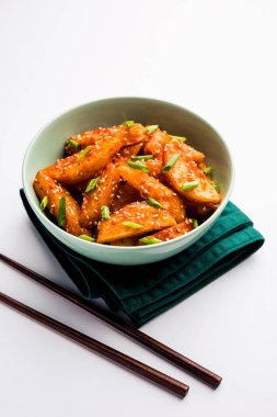 Çıtır Bal Biberli Patates Hint Çin mutfağından süper bağımlılık yapan bir aperatiftir.