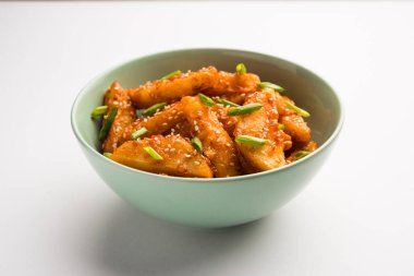 Çıtır Bal Biberli Patates Hint Çin mutfağından süper bağımlılık yapan bir aperatiftir.