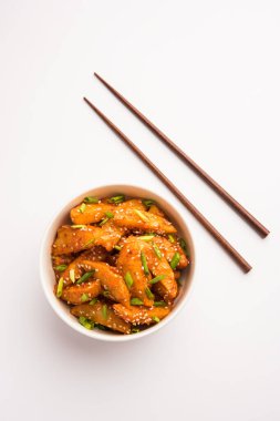 Çıtır Bal Biberli Patates Hint Çin mutfağından süper bağımlılık yapan bir aperatiftir.