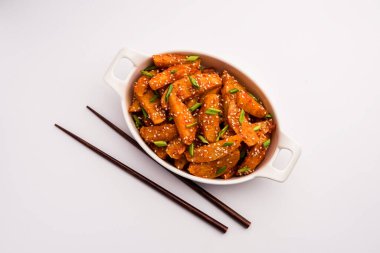 Çıtır Bal Biberli Patates Hint Çin mutfağından süper bağımlılık yapan bir aperatiftir.