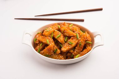 Çıtır Bal Biberli Patates Hint Çin mutfağından süper bağımlılık yapan bir aperatiftir.